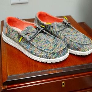 Hey Dudes size 8 women's shoes